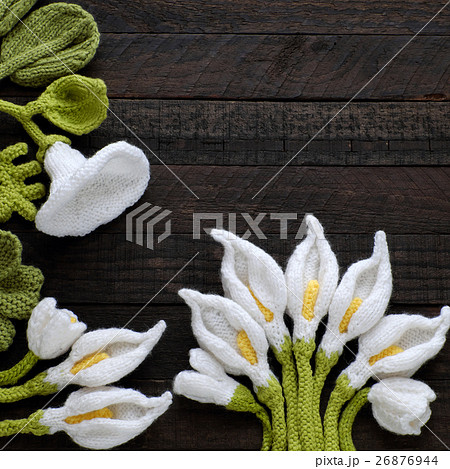 knitted green leaf and white flower background 26876944