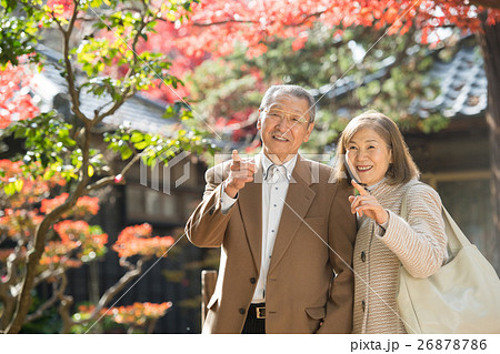 シニア夫婦 旅行イメージの写真素材