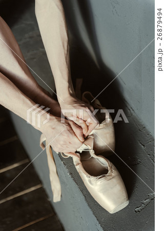 Ballet dancer demonstrating getting ready 26879494