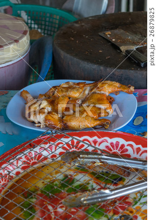 Grilled chicken in dish Grilled chicken in dish 26879825