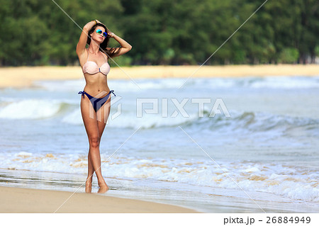 Sexy model posing at tropical beach Sexy model posing at tropical beach 26884949