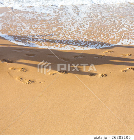 Footprints in the sand Footprints in the sand 26885109