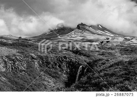 Aproaching the volcano 26887075
