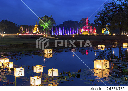 スコータイ遺跡のライトアップ 26888525