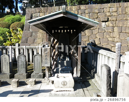 泉岳寺の赤穂義士墓地にある大石内蔵助良雄の墓(12月撮影) 泉岳寺の赤穂義士墓地にある大石内蔵助良雄の墓(12月撮影) 26896756