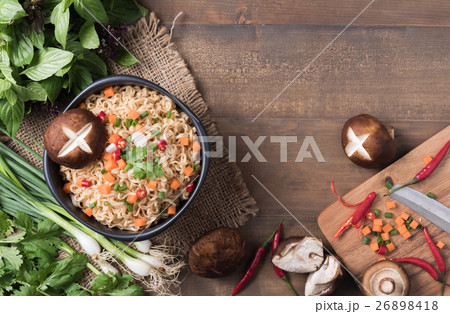 instant noodle with fresh vegetables instant noodle with fresh vegetables 26898418