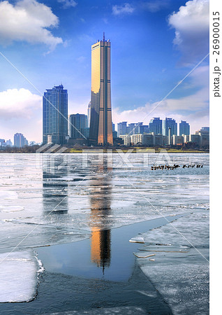 Ice of Han river and cityscape in winter,Seoul Ice of Han river and cityscape in winter,Seoul 26900015
