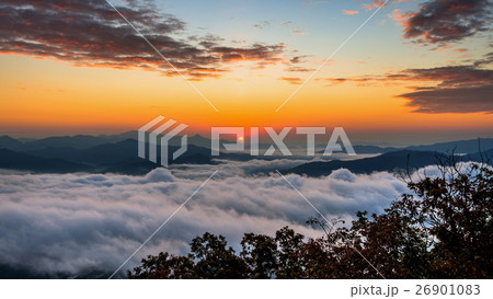 Seoraksan mountains is covered by morning fog. 26901083