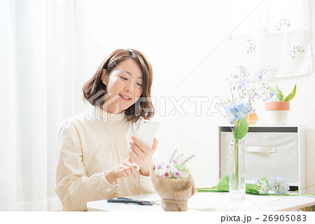 フラワーアレンジメント 女性 フラワーアレンジメント 女性 26905083
