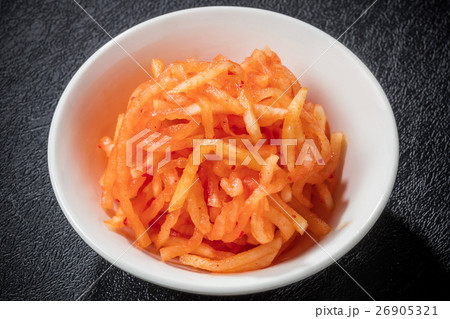 大根キムチ Pickle of the chopped kimchi of the Korean 大根キムチ Pickle of the chopped kimchi of the Korean 26905321