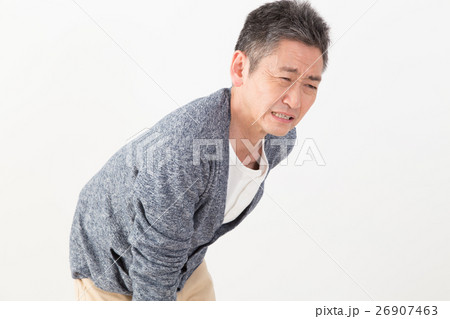 腰痛の男性 腰痛の男性 26907463