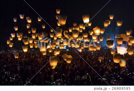 空気 宙 空中 26909595