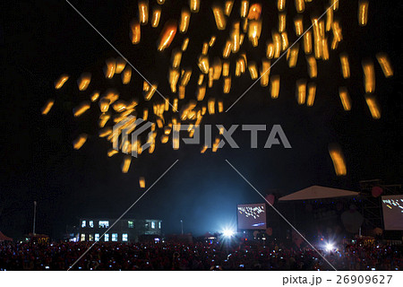 空気 宙 空中 26909627