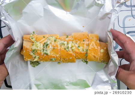 Wrap sausage bread with foil Wrap sausage bread with foil 26910230