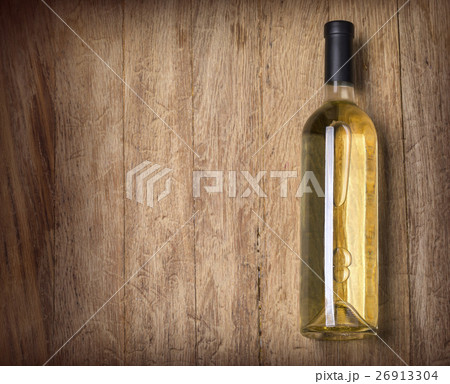 Glass bottle of wine Glass bottle of wine 26913304