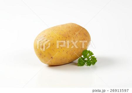 single raw potato single raw potato 26913597