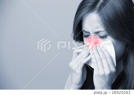 A Woman catches a cold 26920262