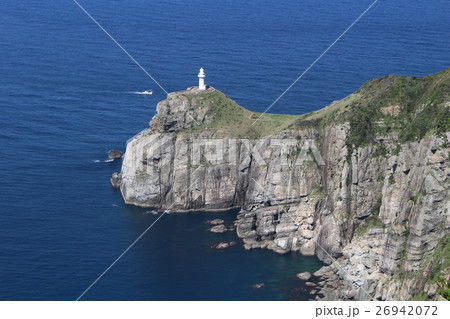 快晴の大瀬崎灯台と断崖　五島列島　福江島　長崎県 26942072