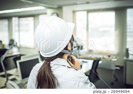 作業着の女性 作業着の女性 26949094