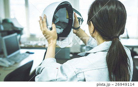 作業着の女性 26949114