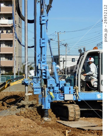 地中に強固な柱を作って地盤を改良します 26952112