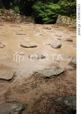 安土城址の「天守台跡」（滋賀県近江八幡市安土町） 26961825