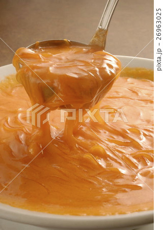 燕の巣と蟹味噌入りスープ 燕の巣と蟹味噌入りスープ 26963025