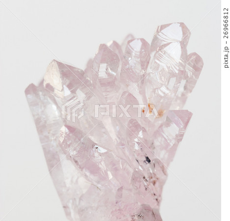 Pink quartz crystals 26966812