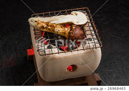 日本産高級松茸料理　 Domestic matsutake mushroom  26968465