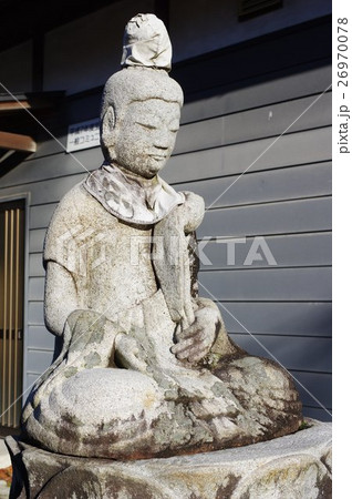 信州の文化財　守屋貞治の祖父　守屋貞七の聖観音菩薩像　右俯瞰縦（松川町円通庵） 26970078