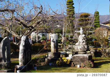 信州の文化財　守屋貞治の祖父　守屋貞七の聖観音菩薩像　遠望横（松川町円通庵） 26970087