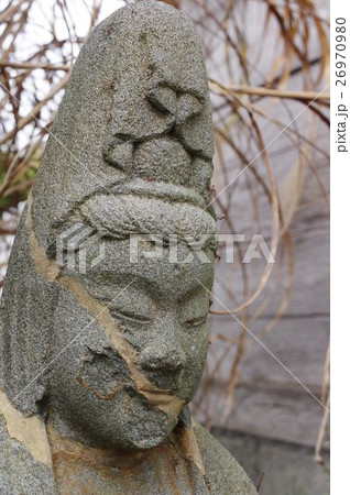 信州の文化財　守屋貞治の弟子　渋谷藤兵衛の石仏　子安観音像　頭部右俯瞰縦（宮田村田中薬師堂） 26970980