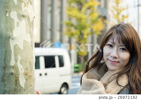 秋葉原電気街の女性の写真素材