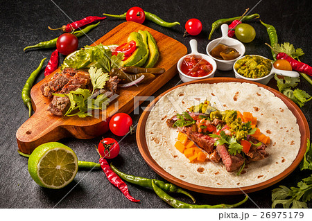 タコスセット メキシコ料理 Mexican food tacos タコスセット メキシコ料理 Mexican food tacos 26975179