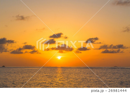 Sunset on sea in Maldives Sunset on sea in Maldives 26981444