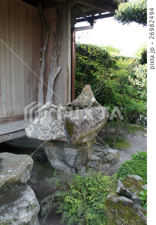 日本庭園 手水鉢 前石 日本庭園 手水鉢 前石 26982494