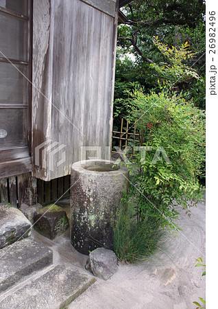 日本庭園 手水鉢 前石 日本庭園 手水鉢 前石 26982496