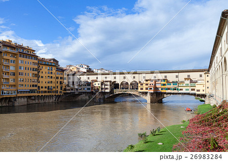 Ponte Vecchio over Arno river in sunny autumn day 26983284