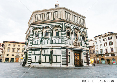 Florence Baptistery on Piazza San Giovanni Florence Baptistery on Piazza San Giovanni 26983336