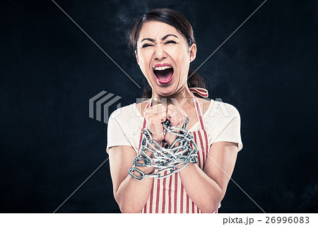手を鎖で縛られている女性の写真素材