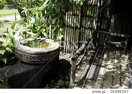 瓢箪手水鉢　日本庭園　三渓園 26996567