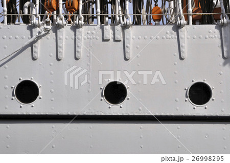 ならんだ丸窓 26998295