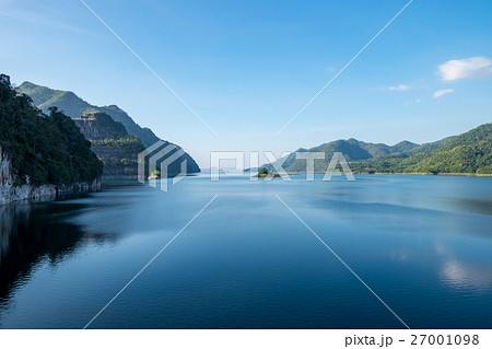 Dam blue water with mountain range clear Dam blue water with mountain range clear 27001098