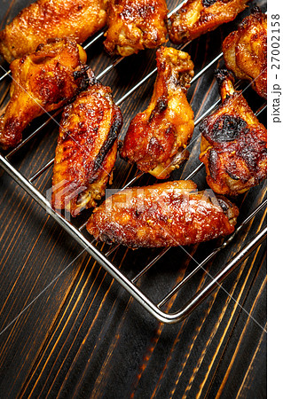 Grilled chicken wings on the grill 27002158