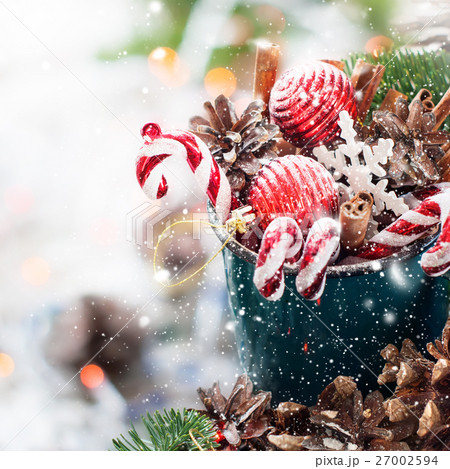 Drawn Snow Holiday Christmas Gifts Red Ball 27002594