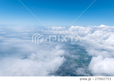 Skyscape viewed from airplane 27002753