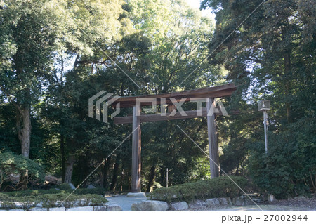 近江神宮の鳥居（滋賀県大津市） 27002944