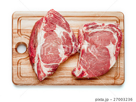 Uncooked organic shin of beef meat 27003236