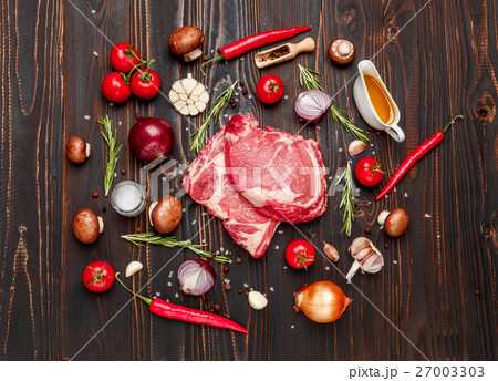 Uncooked organic shin of beef meat 27003303