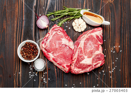 Uncooked organic shin of beef meat Uncooked organic shin of beef meat 27003403